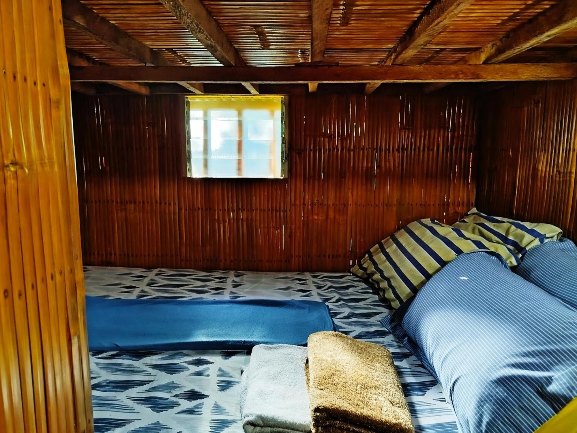 Rea'S Bamboo Resort Gabaldon Room photo
