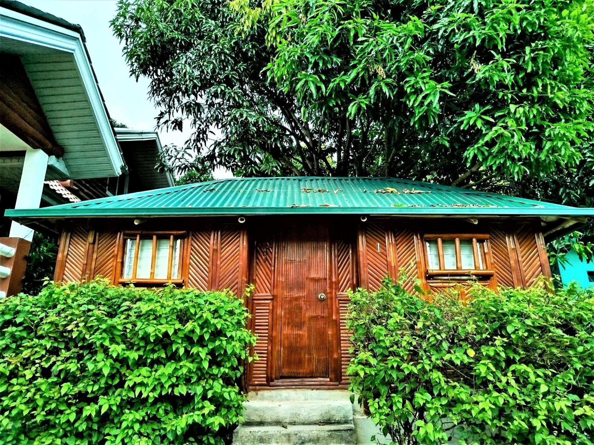 Rea'S Bamboo Resort Gabaldon Room photo