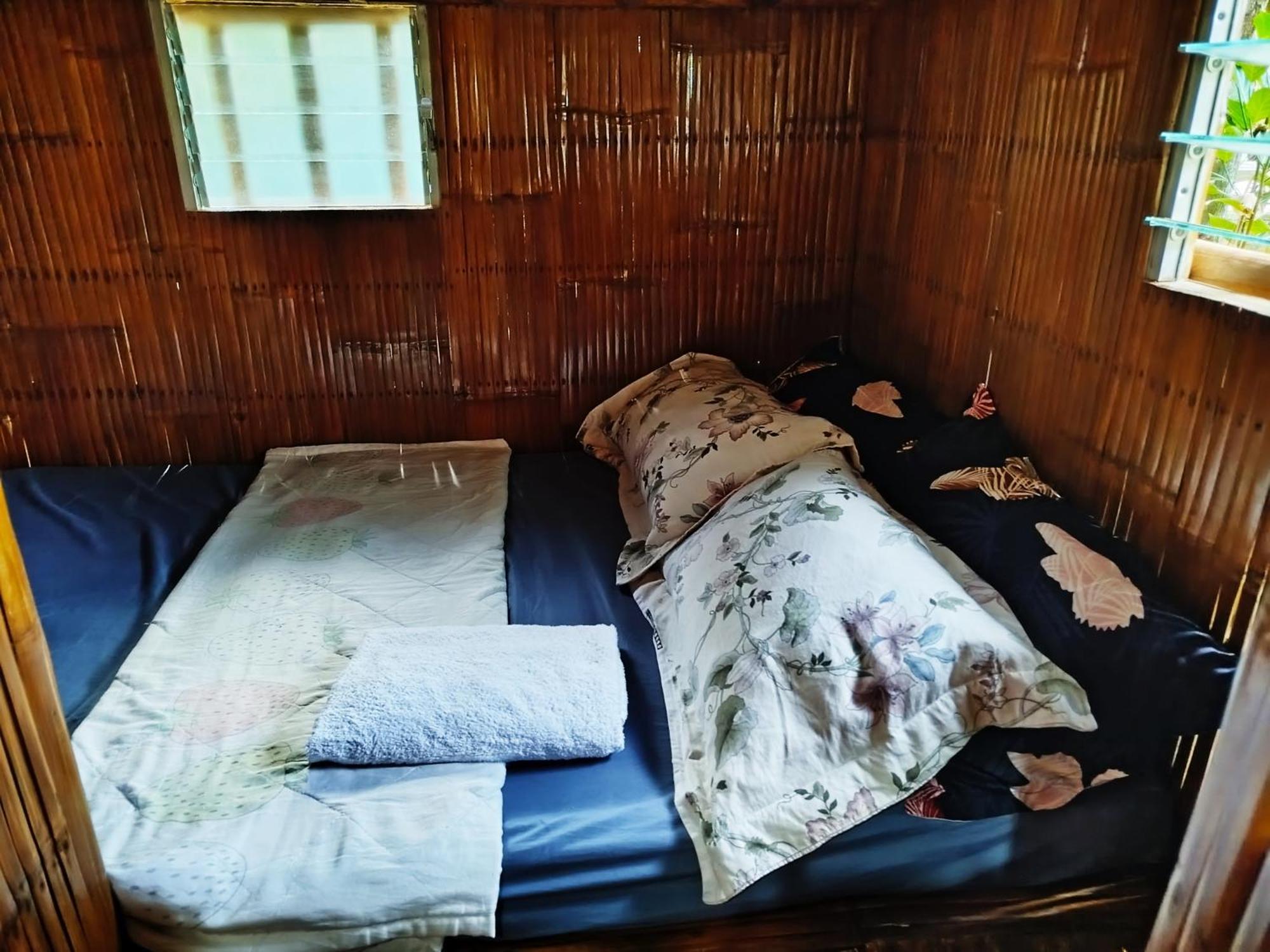 Rea'S Bamboo Resort Gabaldon Room photo