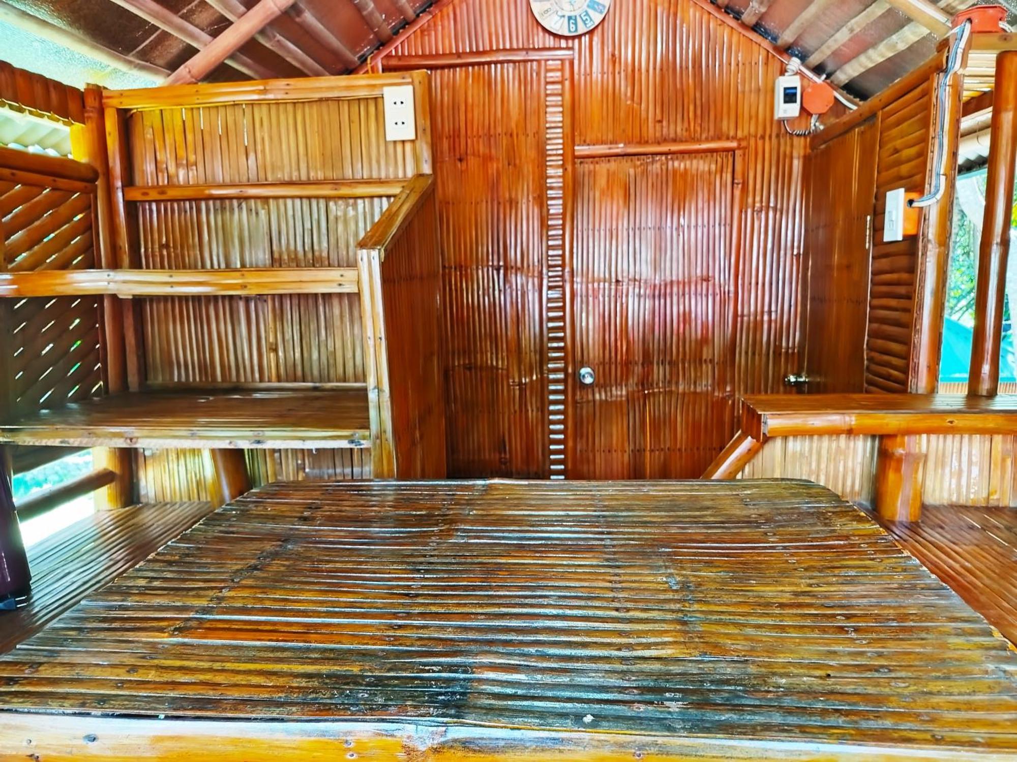 Rea'S Bamboo Resort Gabaldon Room photo