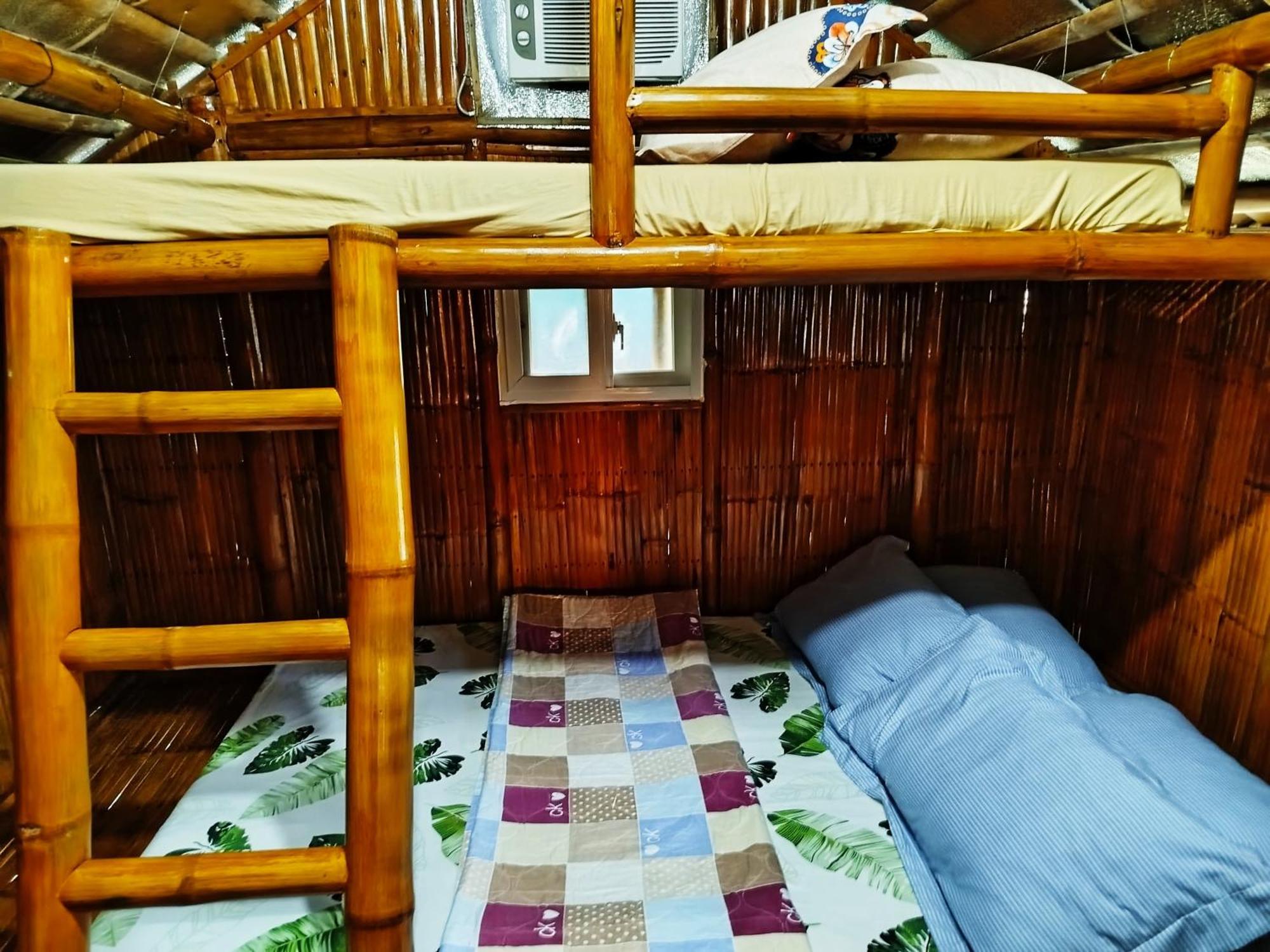 Rea'S Bamboo Resort Gabaldon Room photo