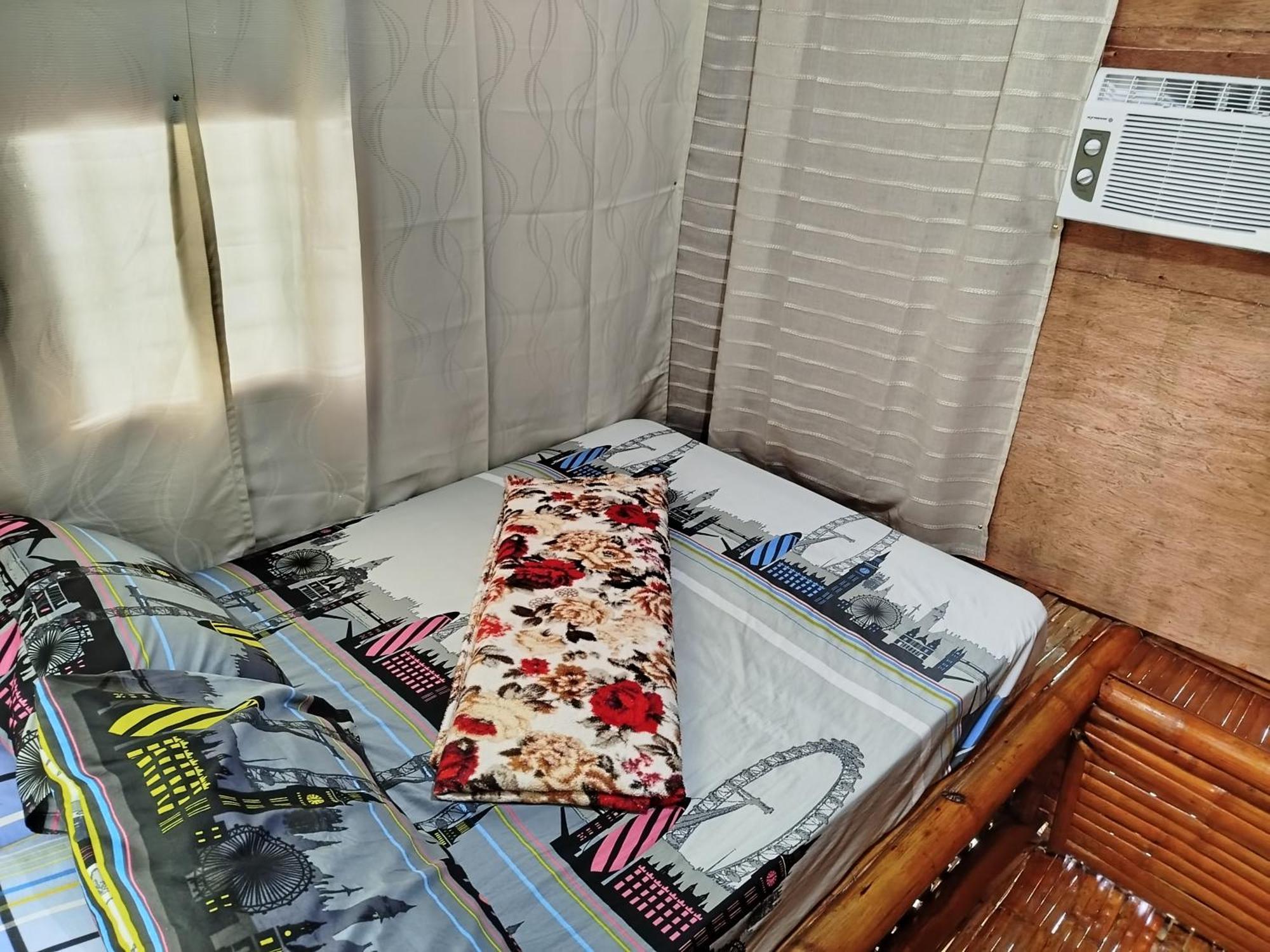 Rea'S Bamboo Resort Gabaldon Room photo
