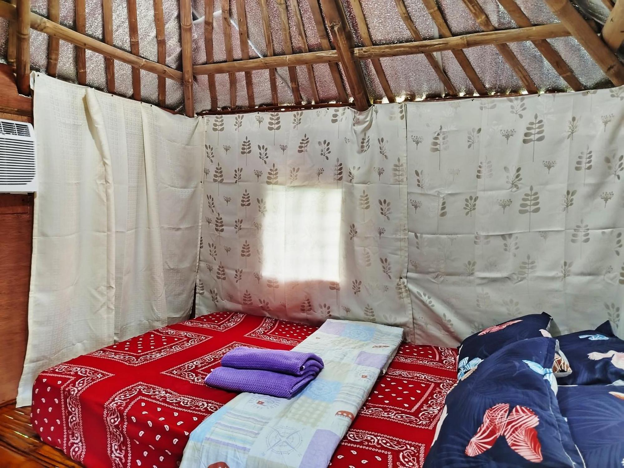 Rea'S Bamboo Resort Gabaldon Room photo