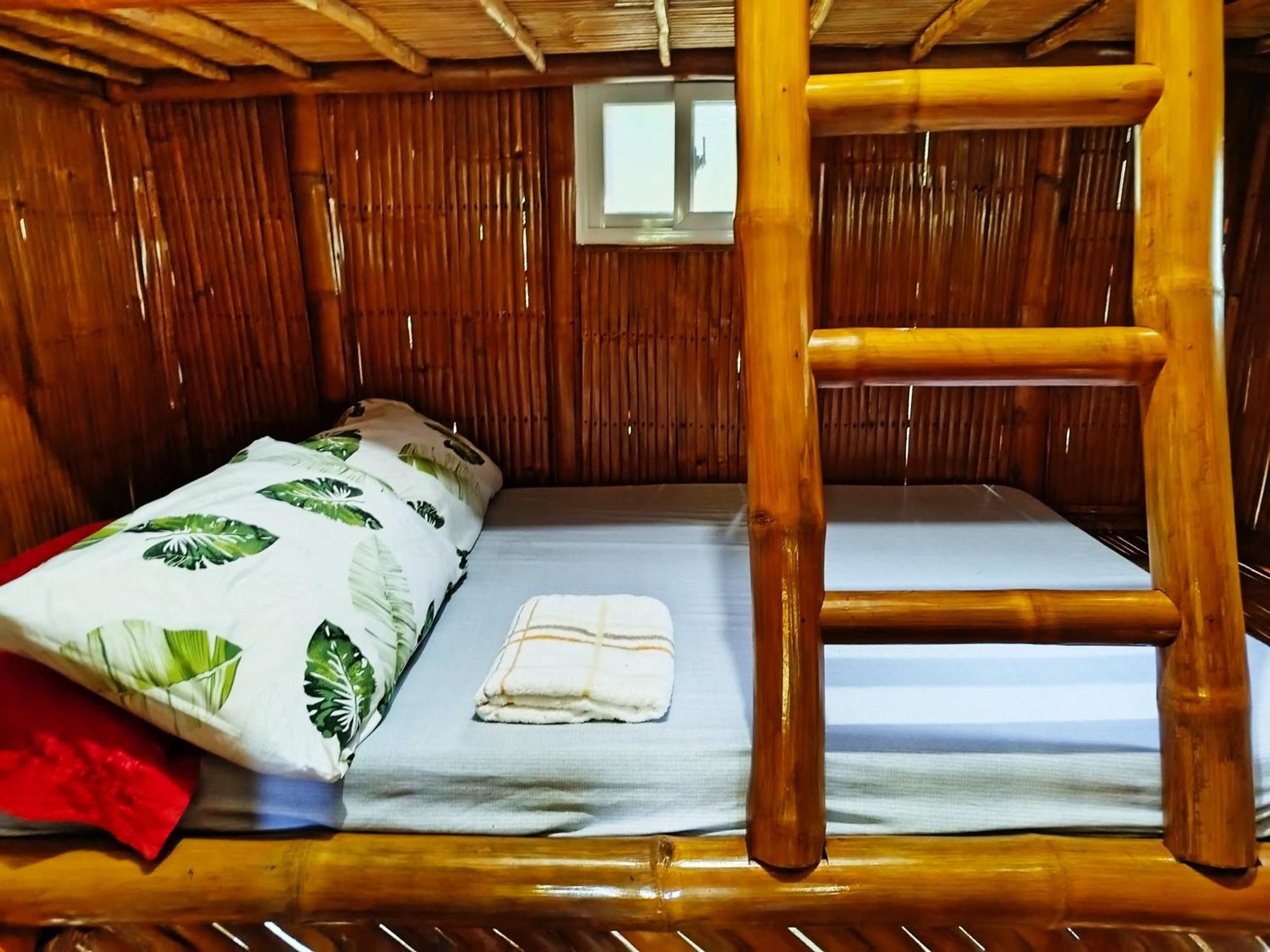 Rea'S Bamboo Resort Gabaldon Room photo